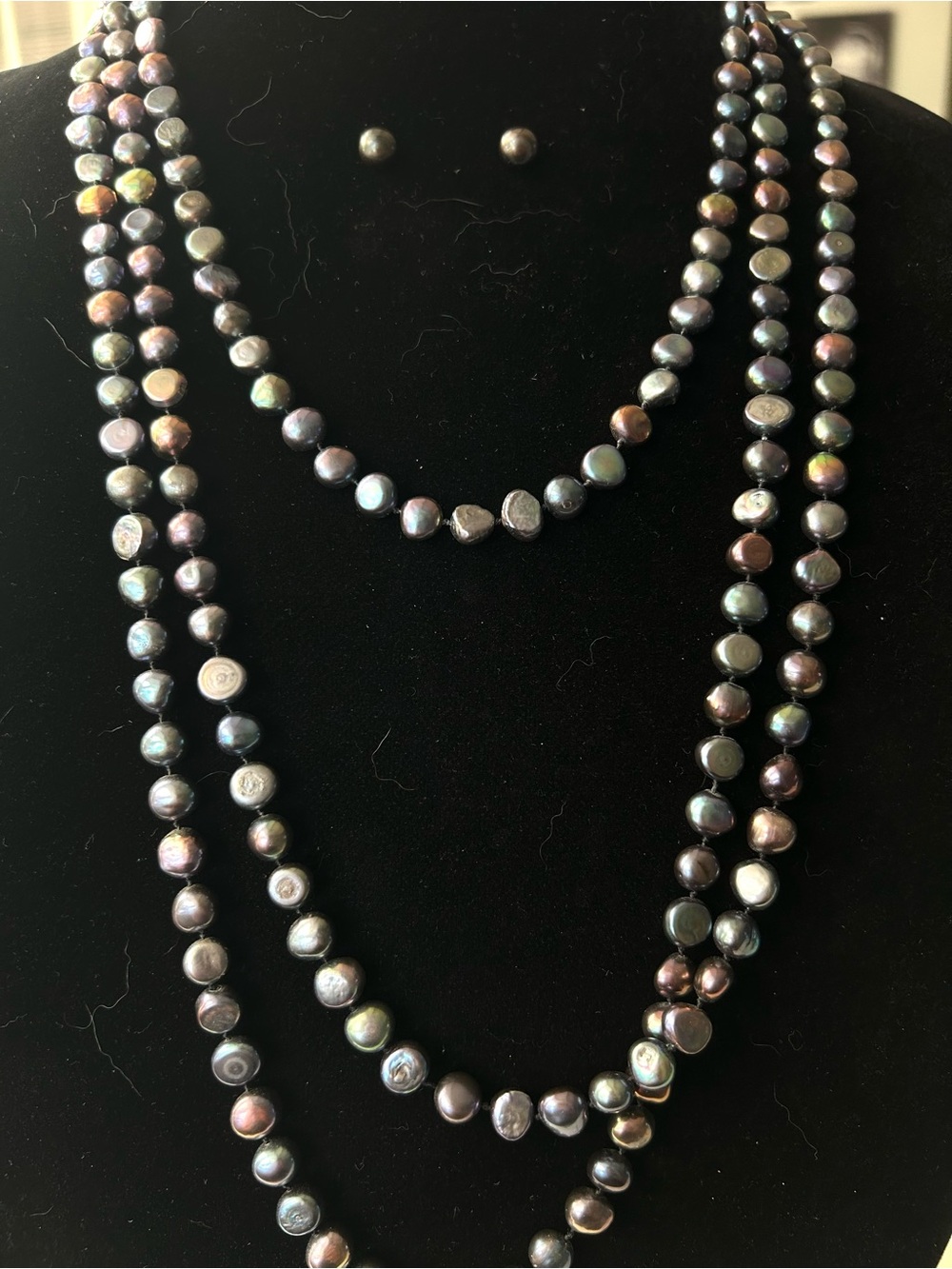 Black peacock pearls continuous strand 86” knotted w/matching 925 stud earrings